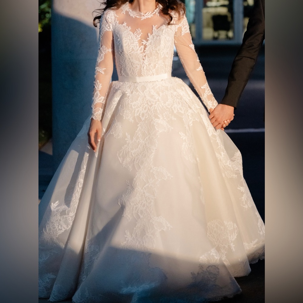 Wedding gown